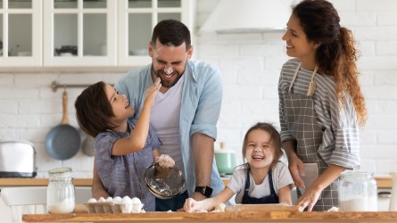 Familia cocinando