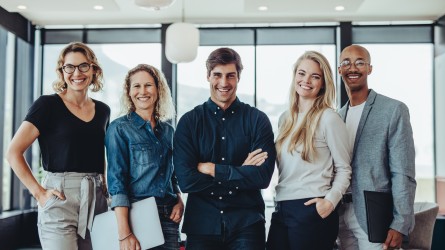 Equipo de trabajo en la oficina