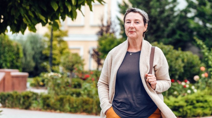 Mujer en parque