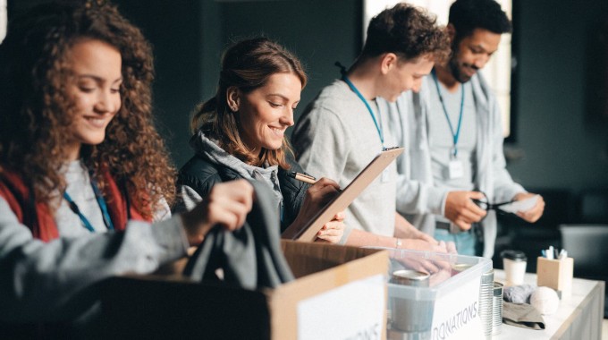 Colaboradores Principal ayudando 