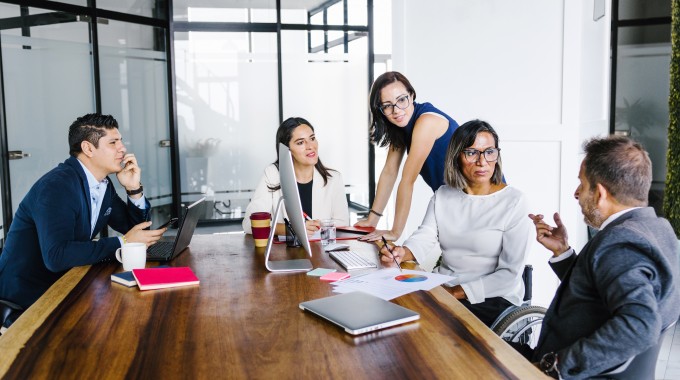 Equipo de trabajo en reunión